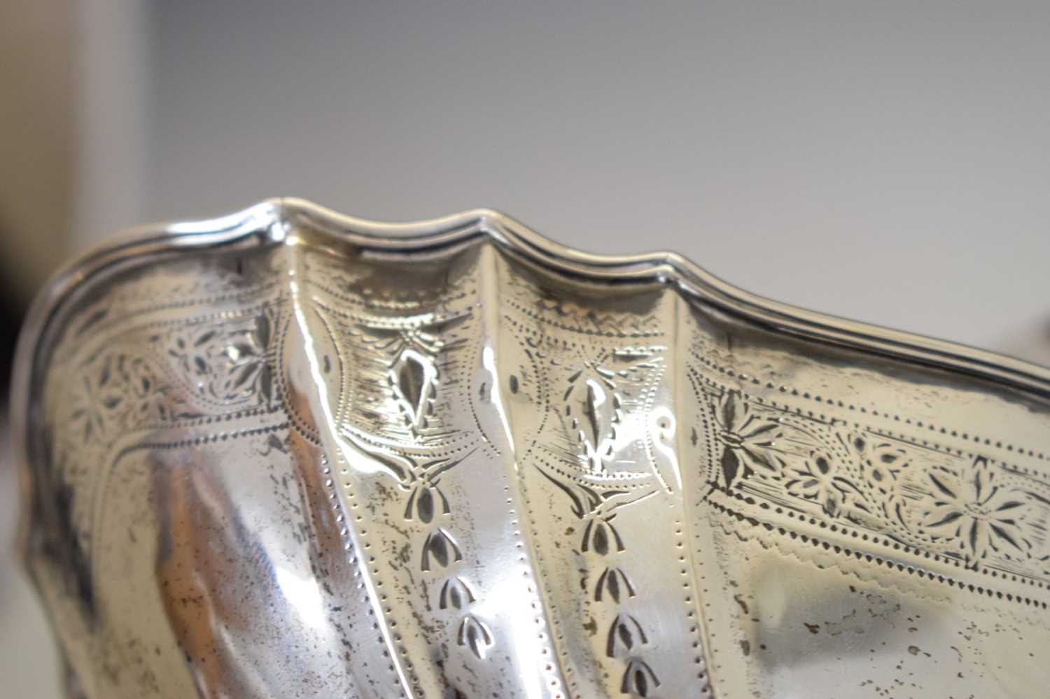 George III Irish silver pedestal basket with bright-cut decoration - Image 8 of 9