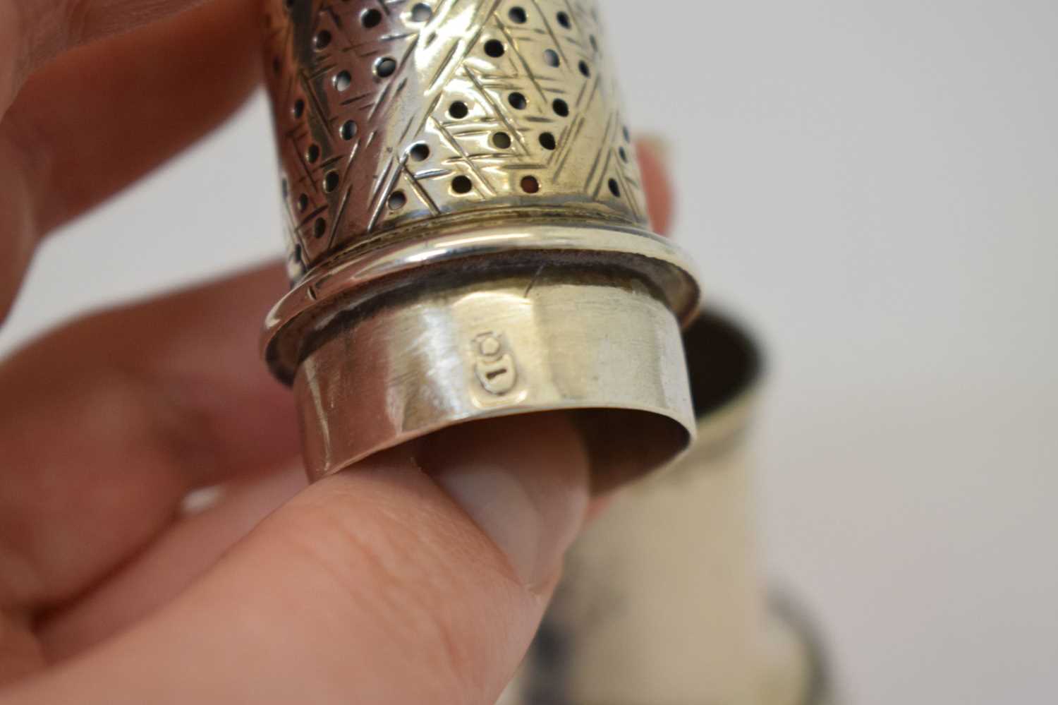 George III silver pepperette of baluster form - Bild 9 aus 9