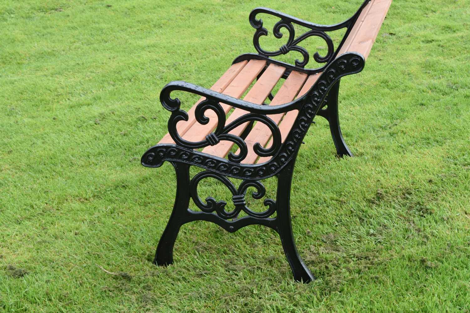 Modern two seater teak garden bench with cast metal ends - Image 6 of 6
