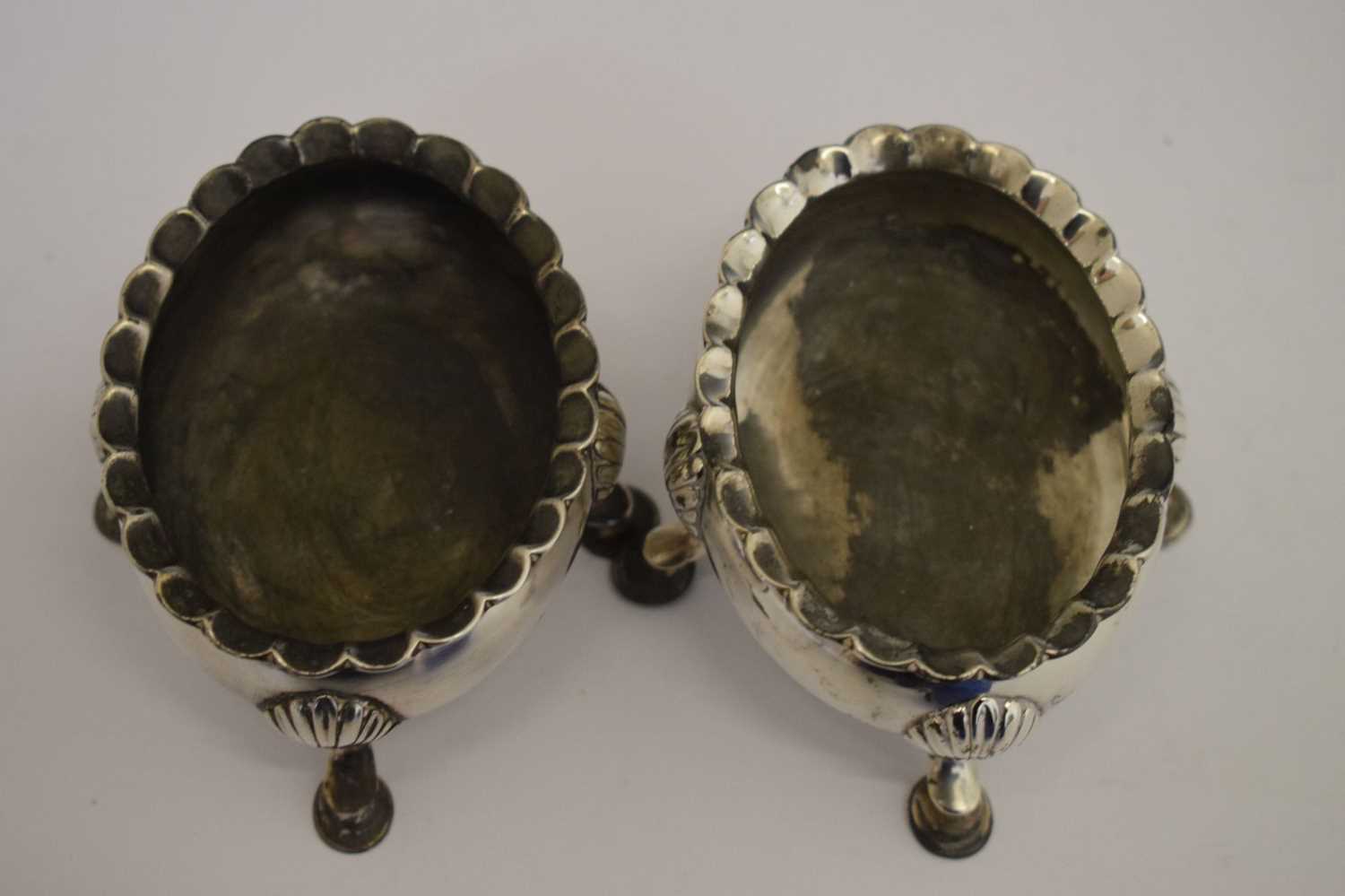 Pair of George III silver salts - Bild 6 aus 11