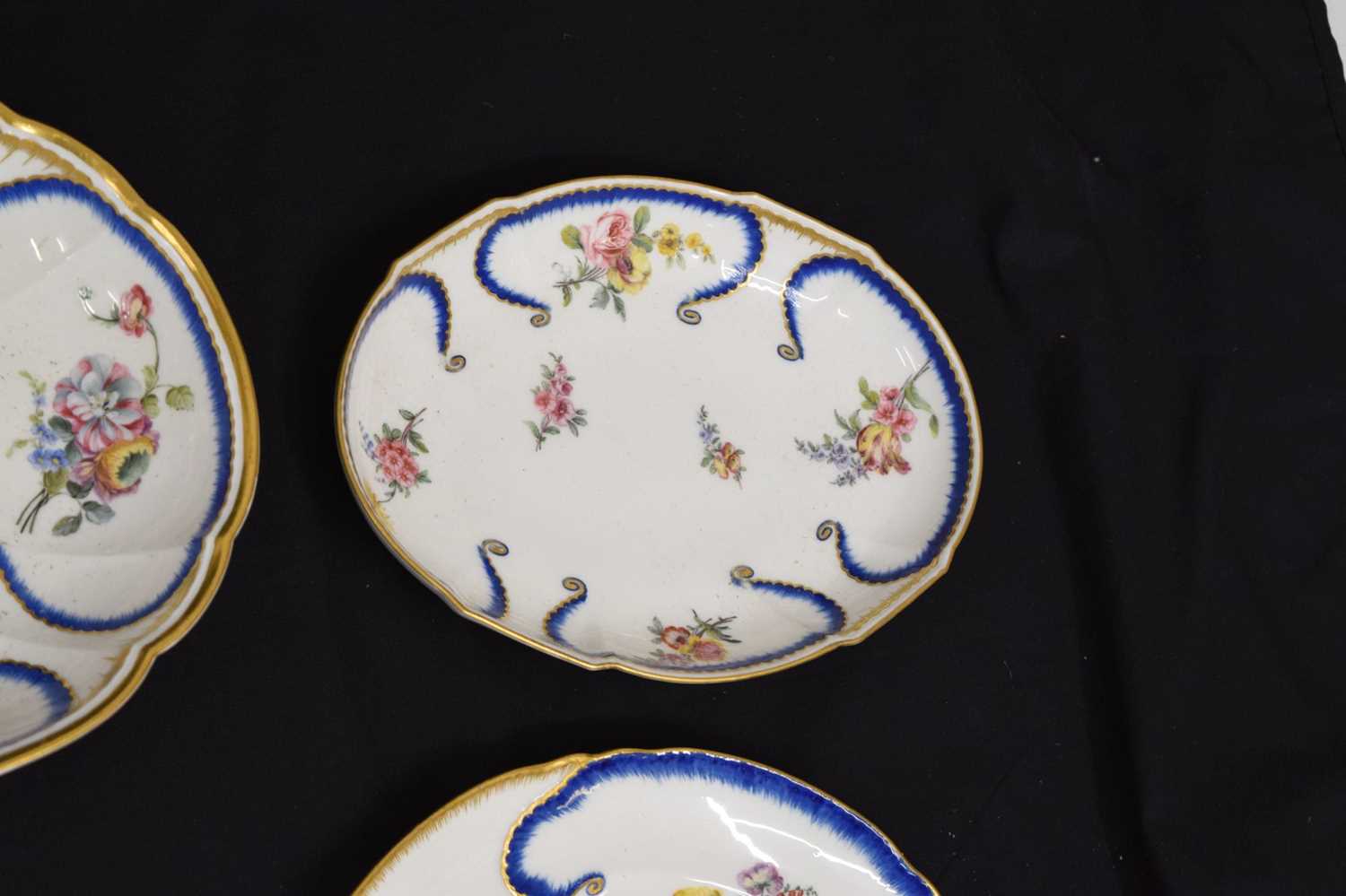 Set of Continental porcelain plates - Image 7 of 13