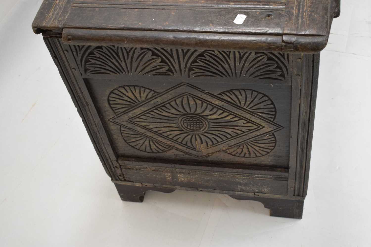 17th century oak coffer or bedding chest - Image 6 of 18
