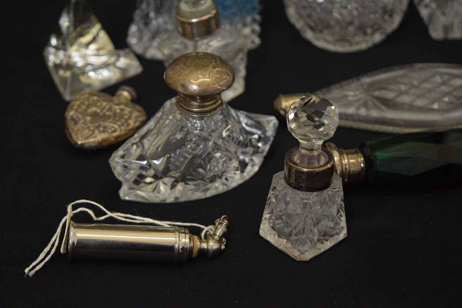 Quantity of mainly silver mounted and capped perfume and scent bottles - Image 7 of 10