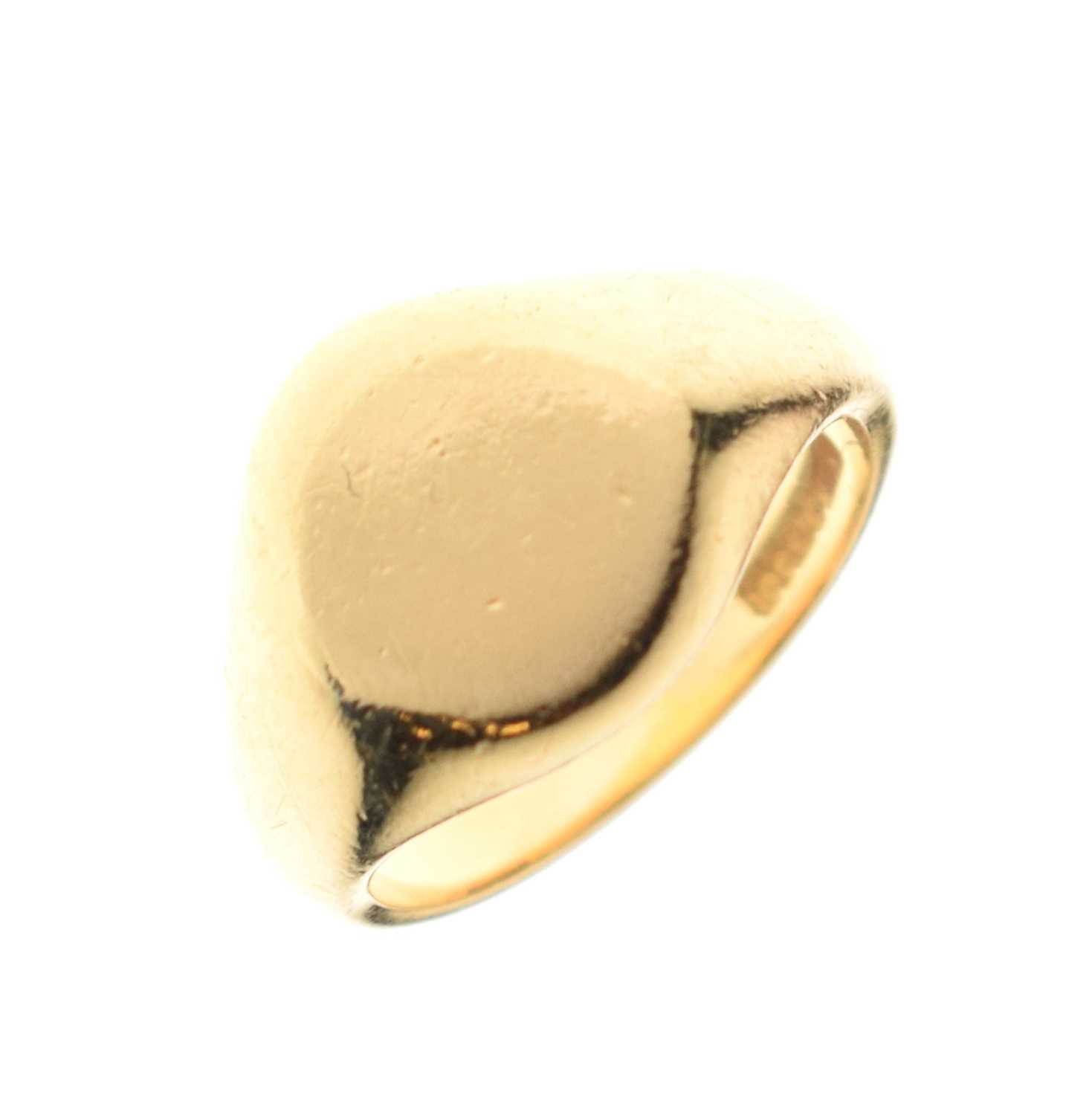 18ct gold oval signet ring