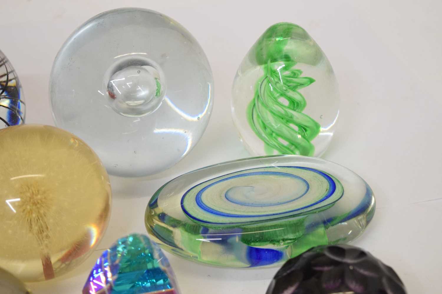 Collection of glass paperweights - Bild 9 aus 12