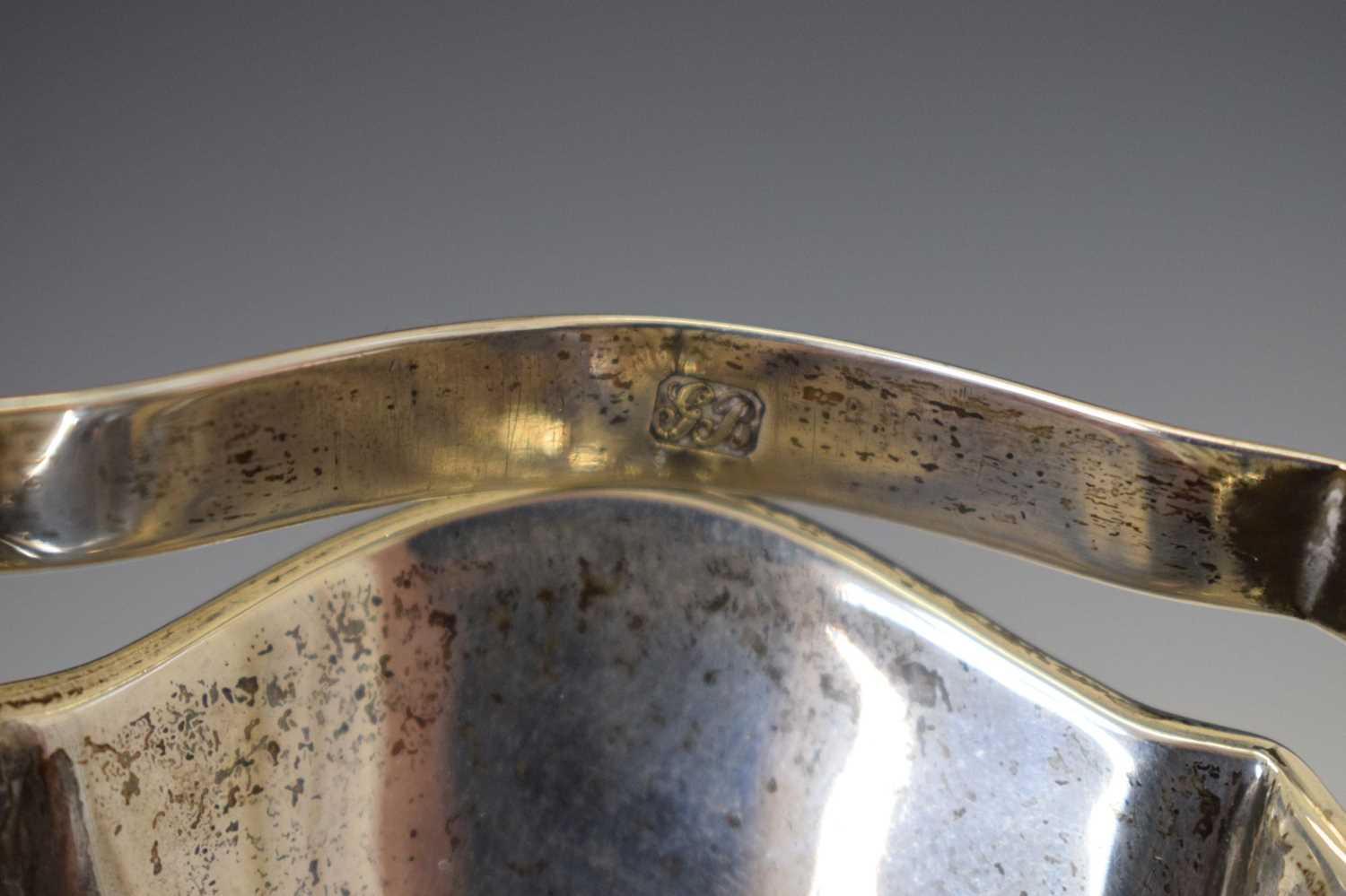 George III Irish silver pedestal basket with bright-cut decoration - Image 7 of 9