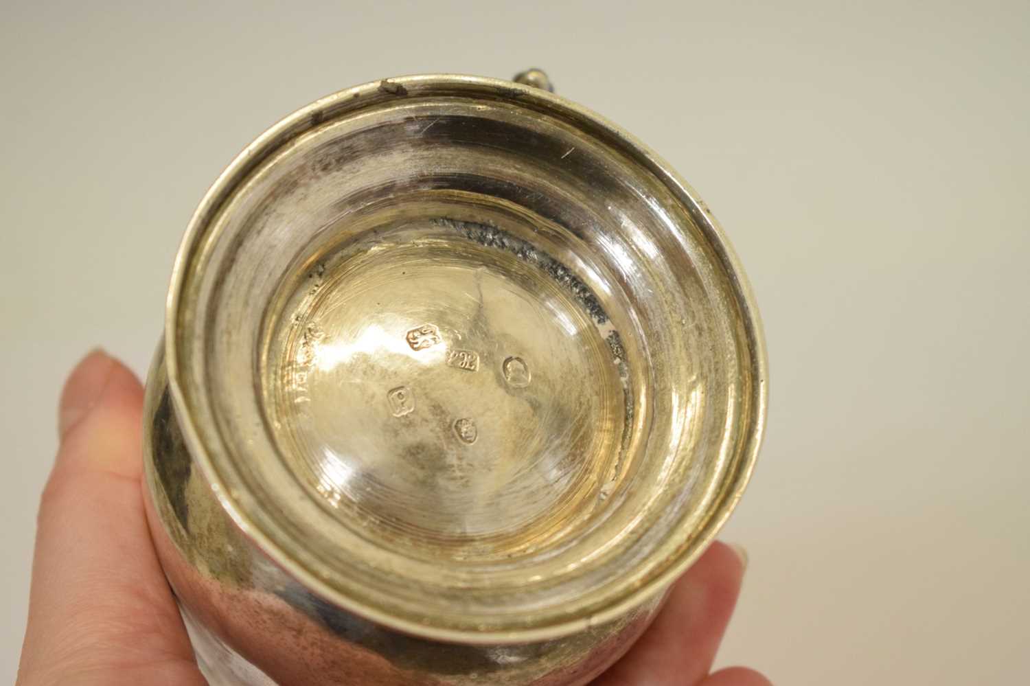George III silver mug with scroll handle - Bild 7 aus 7