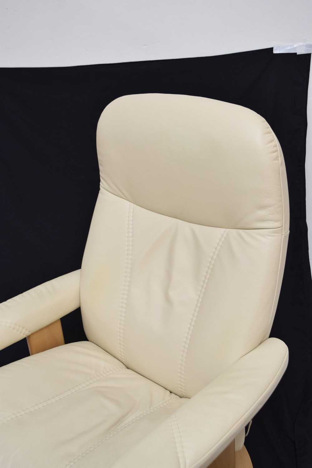 Ekornes Stressless cream leather chair and stool - Image 5 of 9