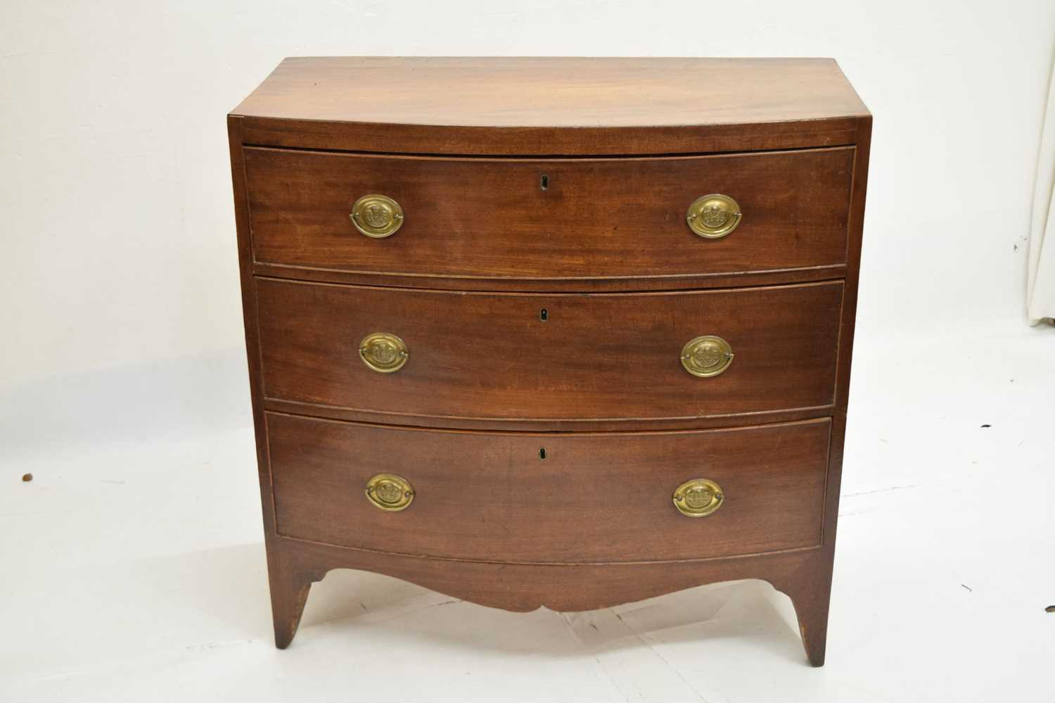 Regency mahogany bowfront chest of three drawers - Image 4 of 13