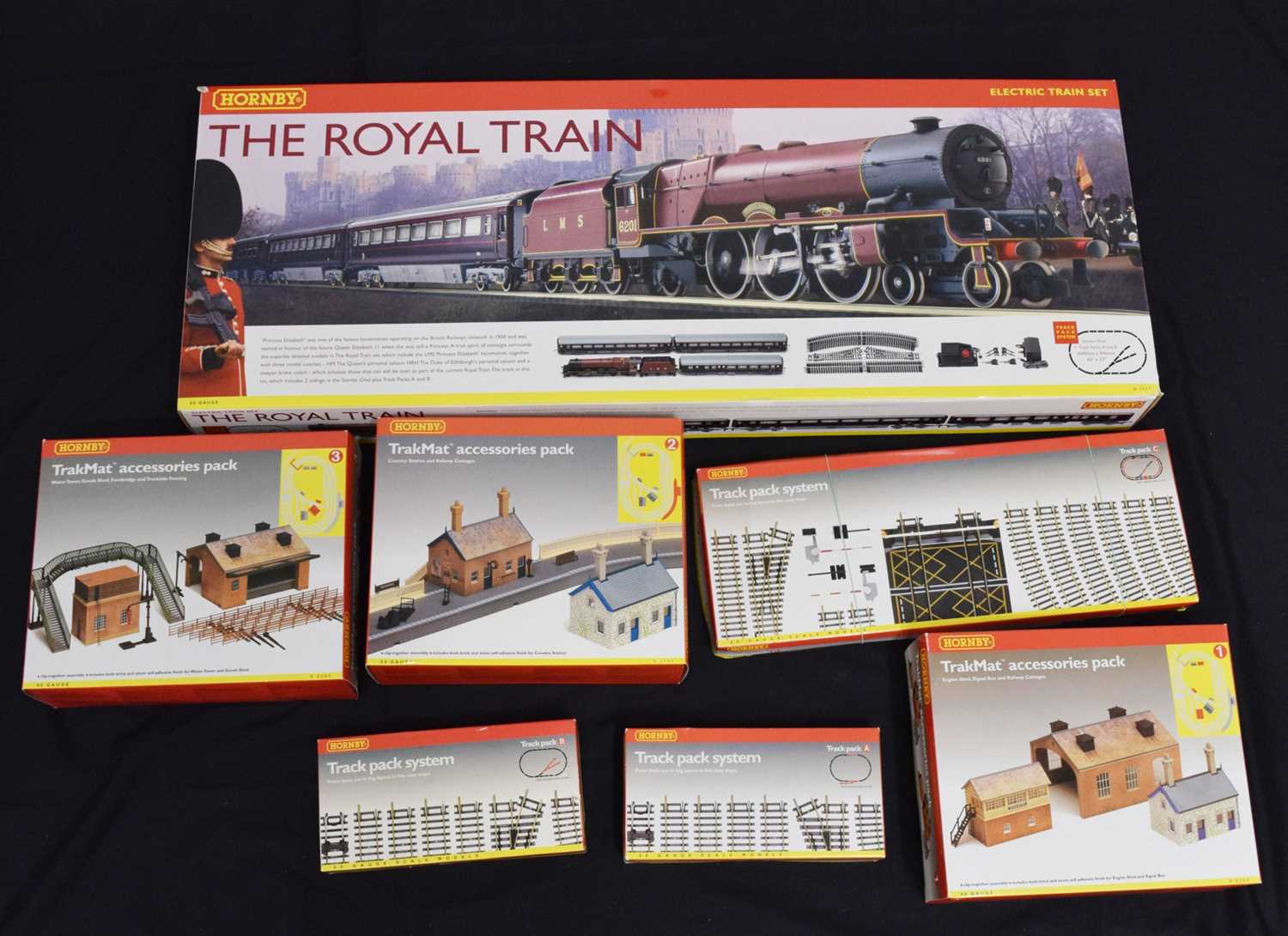 Hornby - Boxed 00 gauge 'Royal Train' trainset and boxed accessories