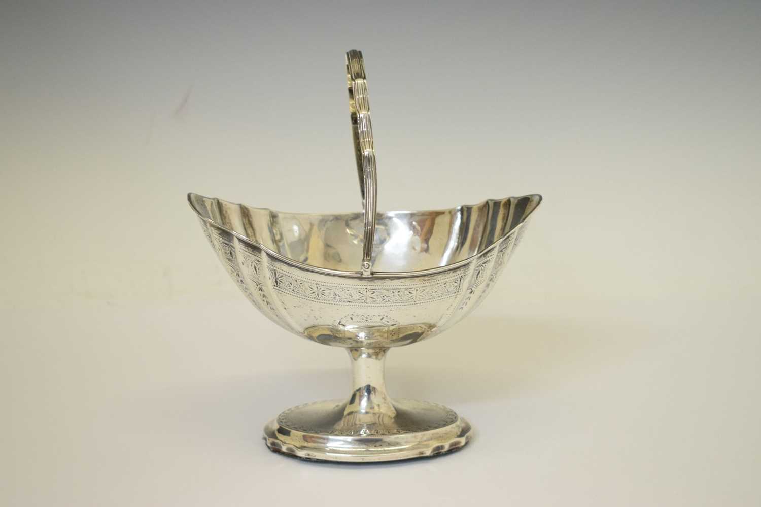 George III Irish silver pedestal basket with bright-cut decoration - Image 3 of 9