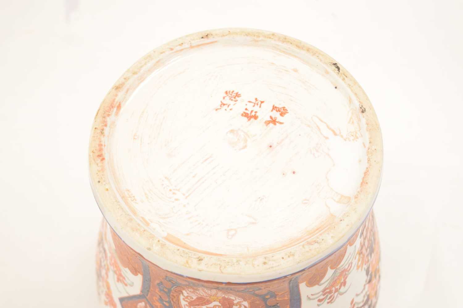 Large Japanese Imari jar and cover with Dog of Fo finial - Image 6 of 7
