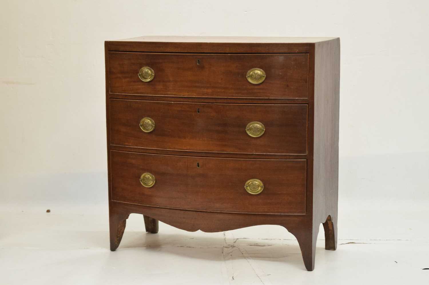 Regency mahogany bowfront chest of three drawers - Image 2 of 13