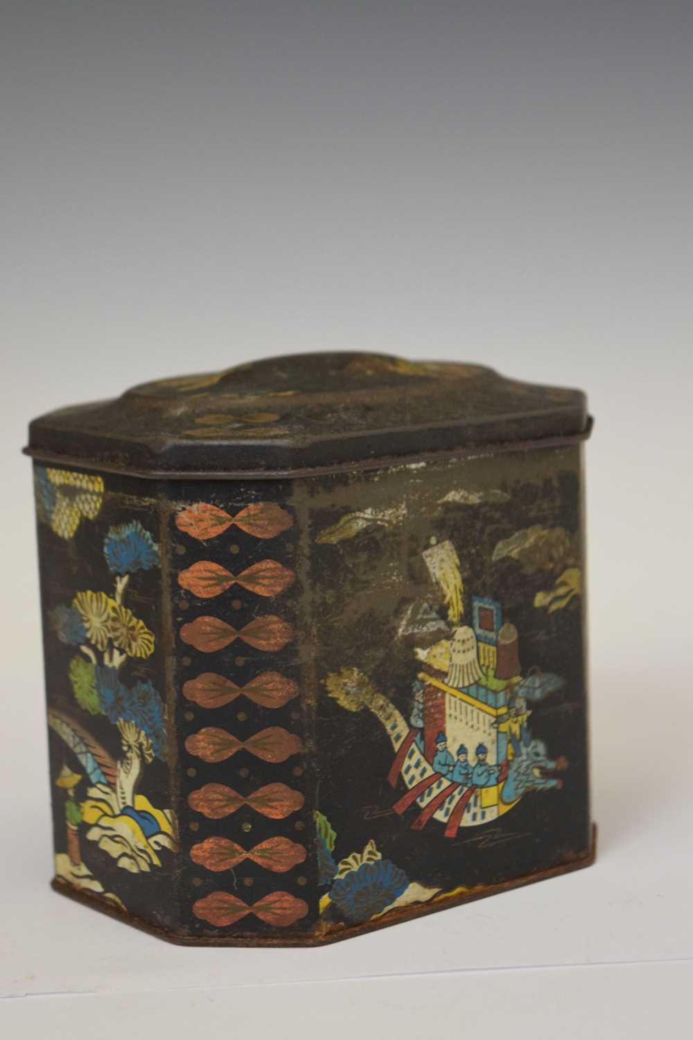 Pair of 20th century gilt metal vases, tea caddy and Chinese bulldog - Bild 14 aus 15