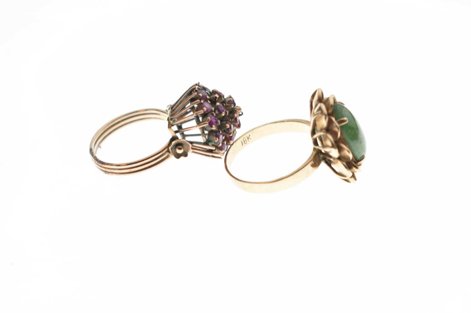 Green hardstone and yellow metal dress ring - Image 4 of 6