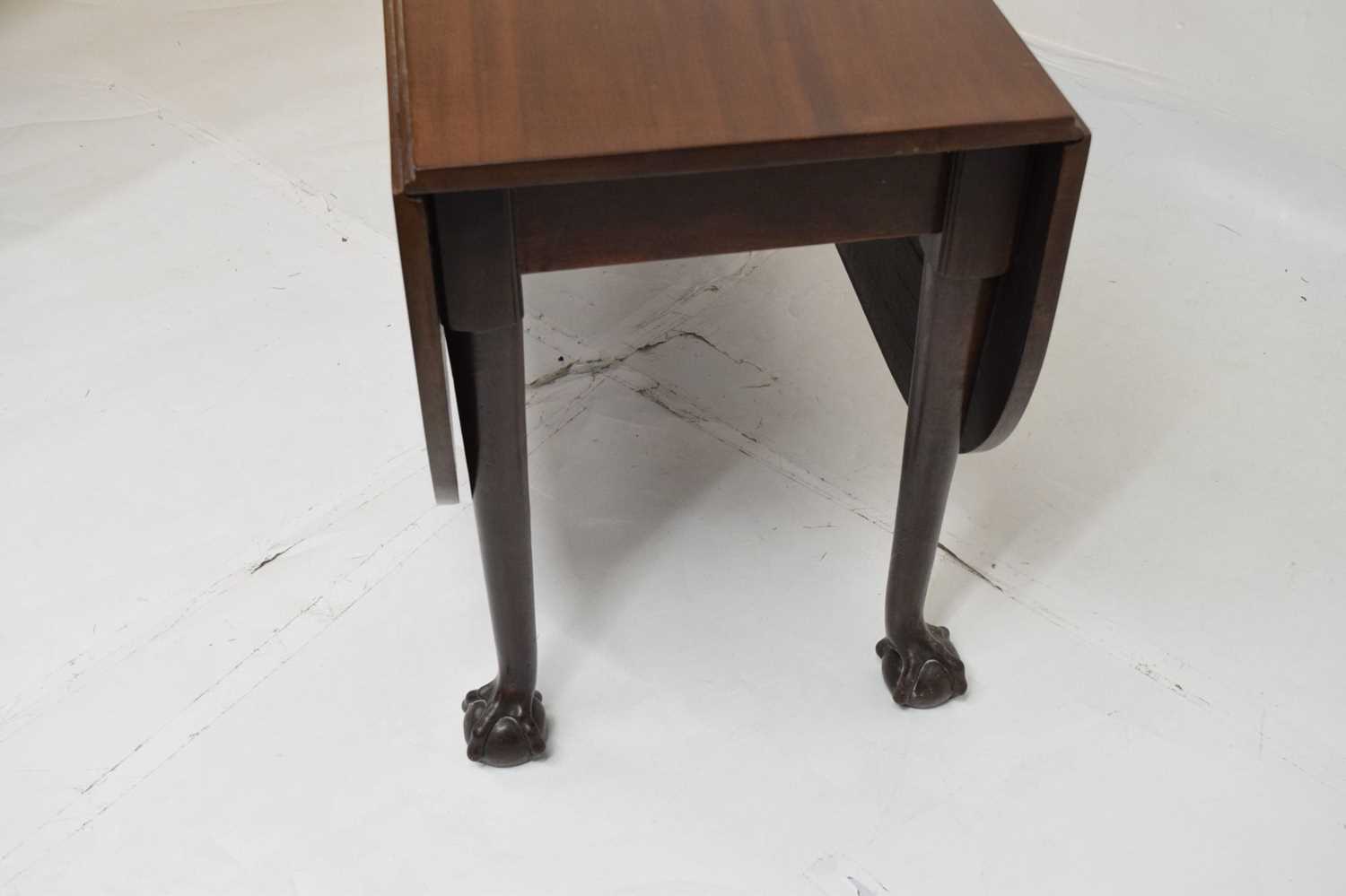 Late 19th century mahogany drop-leaf table - Image 3 of 7