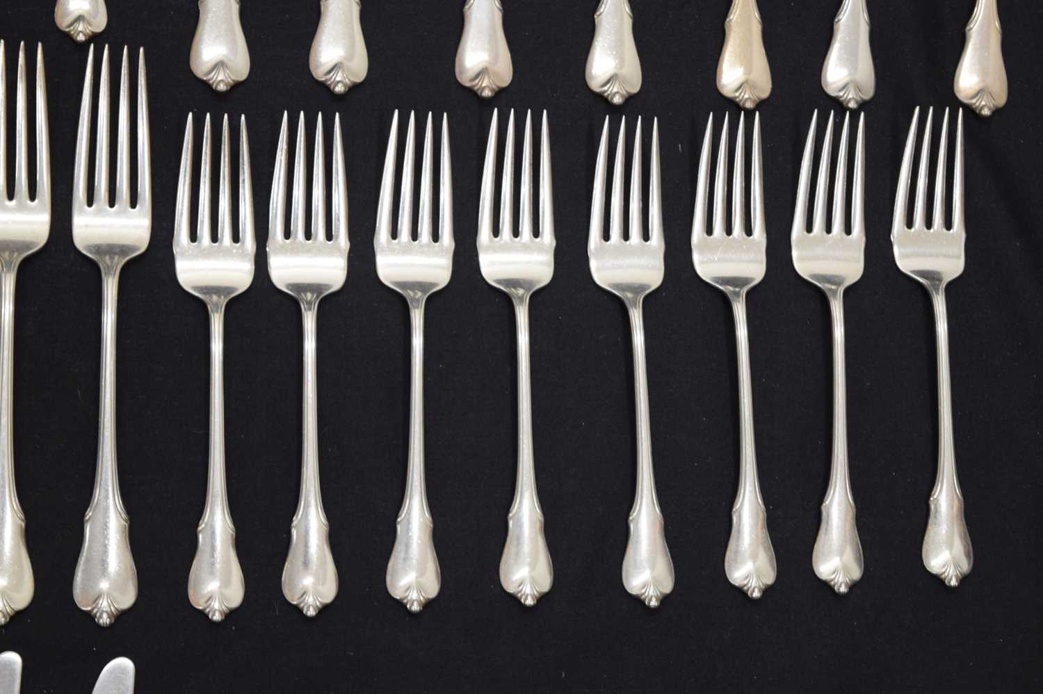 Canteen of Wallace Sterling flatware - Image 7 of 14
