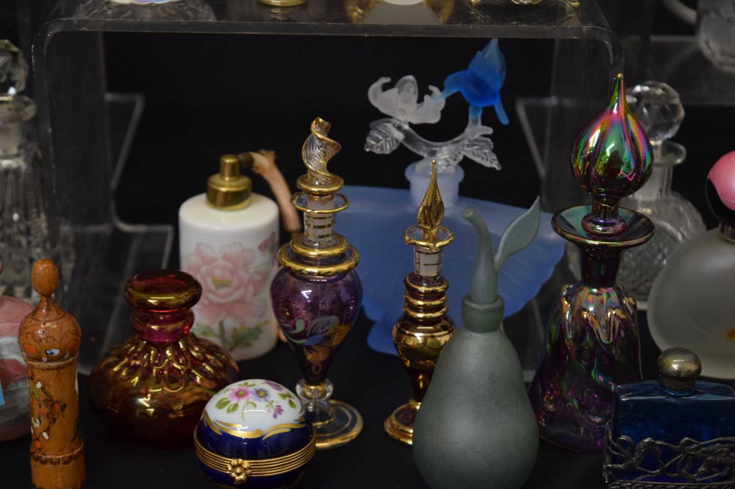 Quantity of modern glass scent and perfume bottles - Image 5 of 14