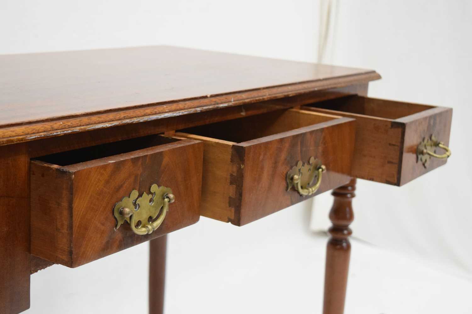 Mahogany three drawer side table - Image 3 of 9