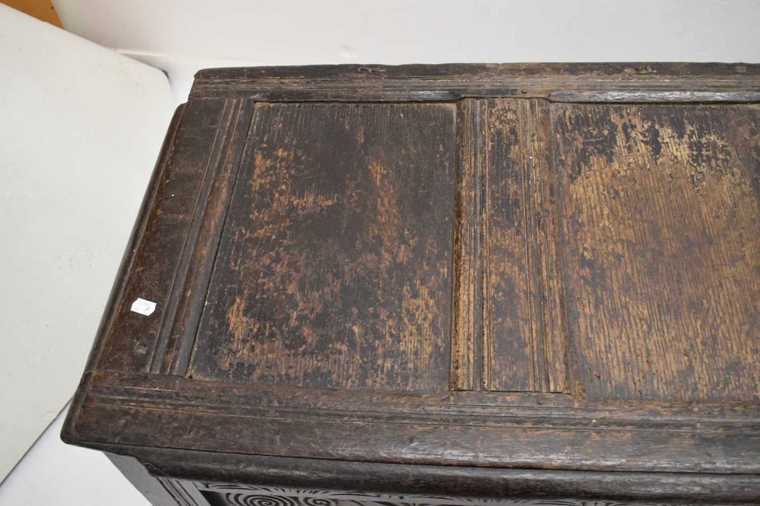 17th century oak coffer or bedding chest - Image 3 of 18