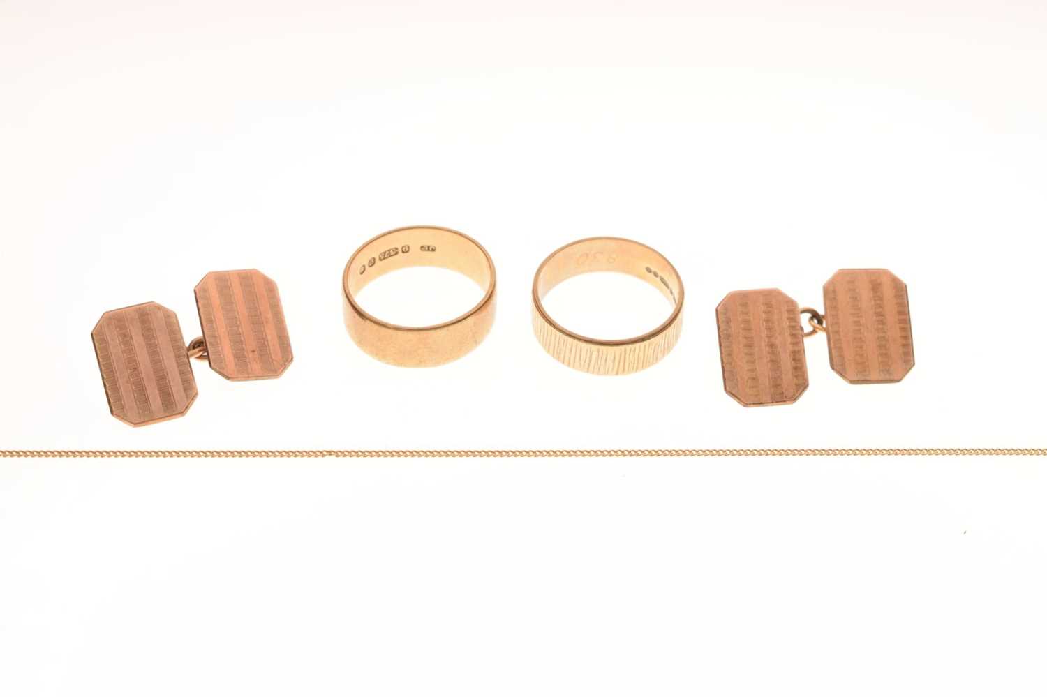 Two 9ct gold wedding bands, pair of 9ct cufflinks, and other gold jewellery - Image 9 of 14