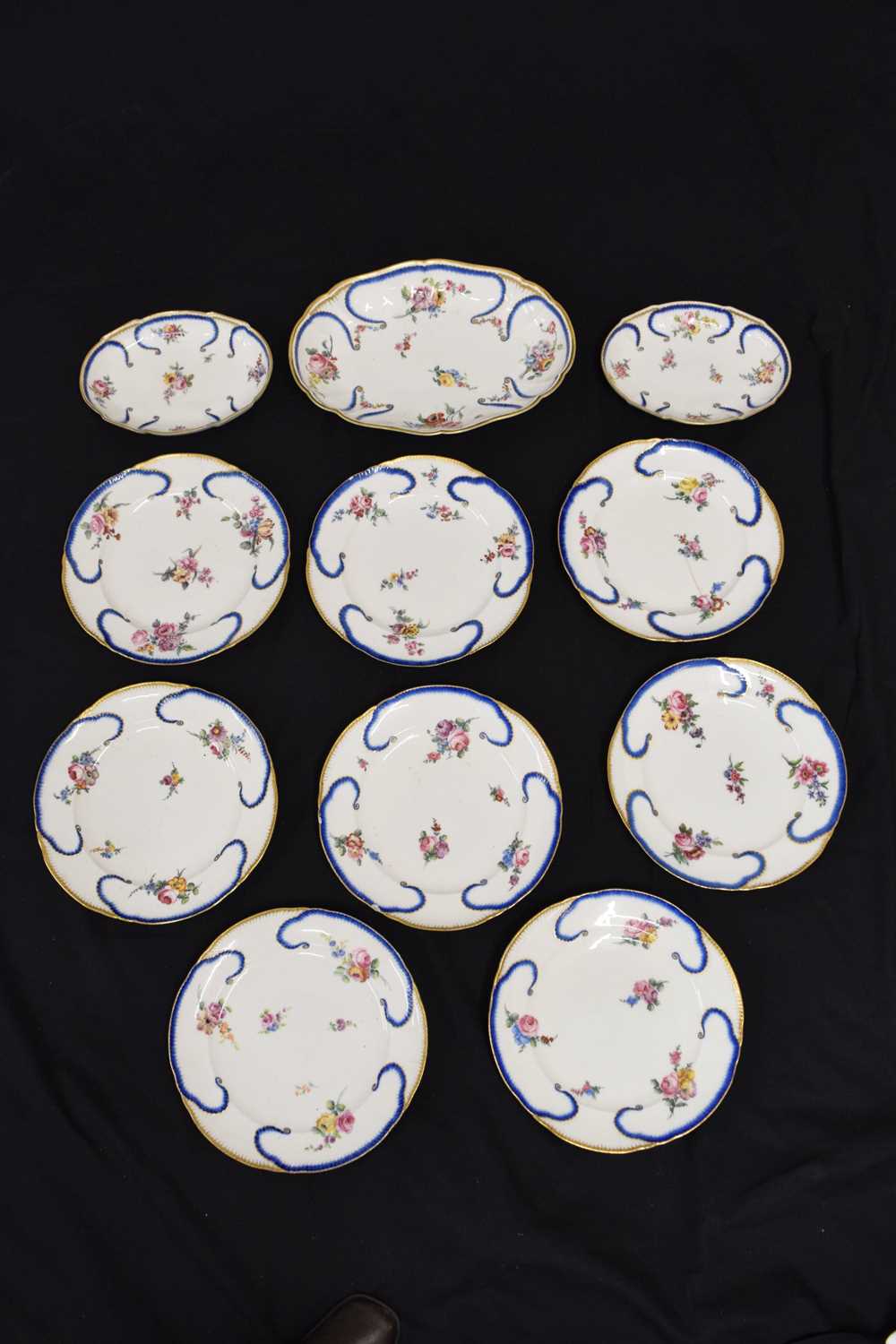 Set of Continental porcelain plates - Image 2 of 13