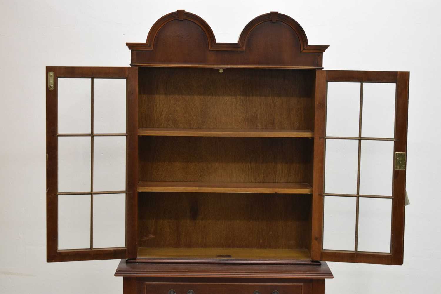 Reproduction mahogany double-domed cabinet on stand - Image 3 of 6