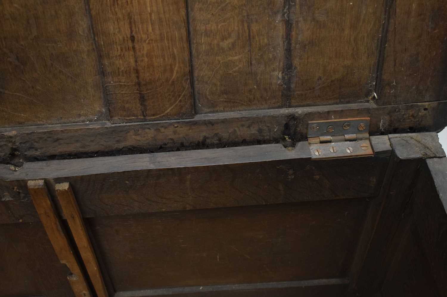17th century oak coffer or bedding chest - Image 10 of 18