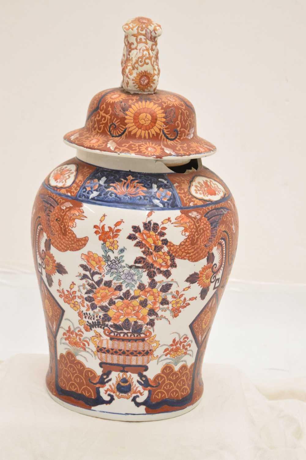 Large Japanese Imari jar and cover with Dog of Fo finial - Image 3 of 7