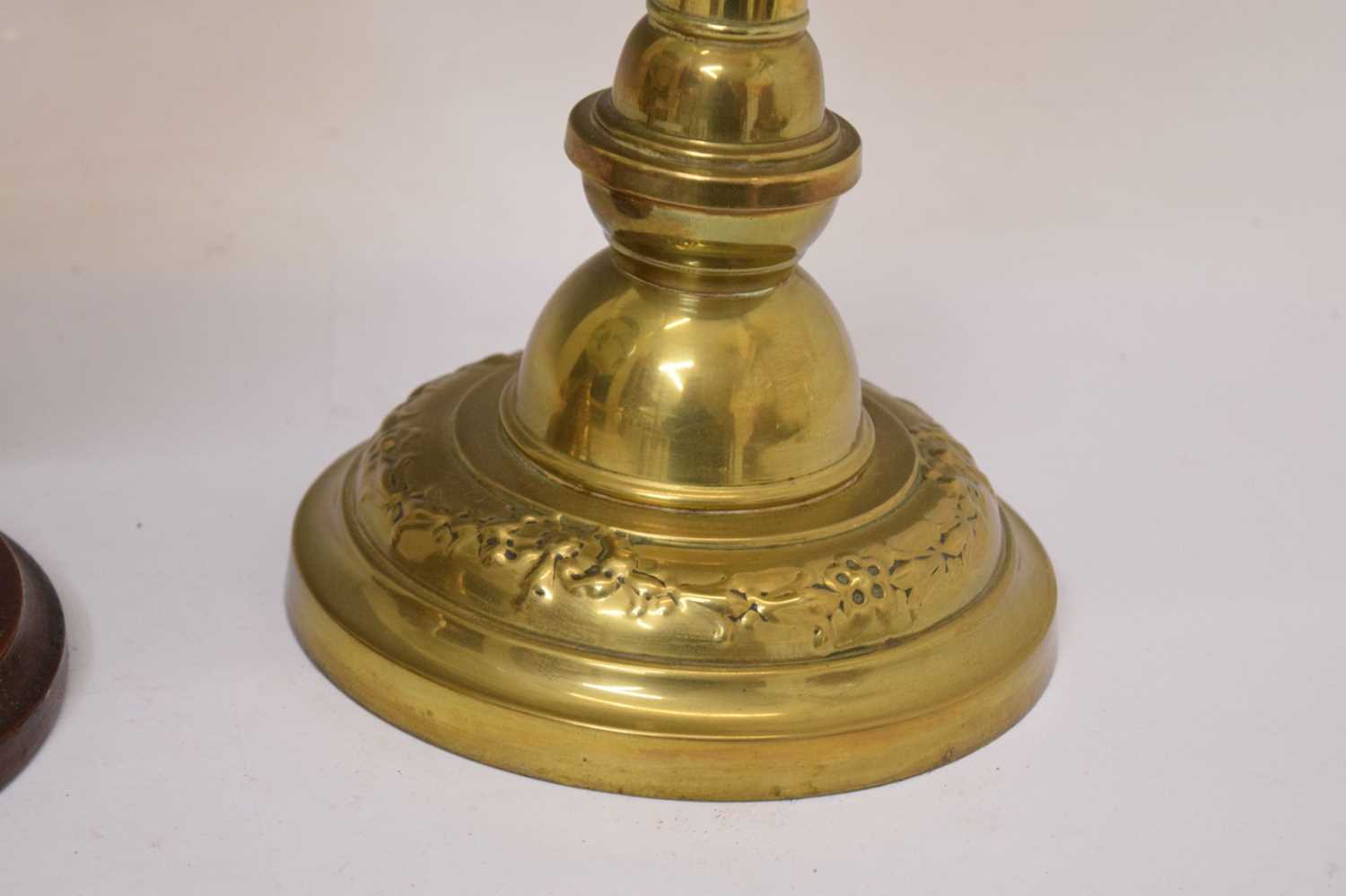 Two Victorian oil lamps - Image 6 of 15