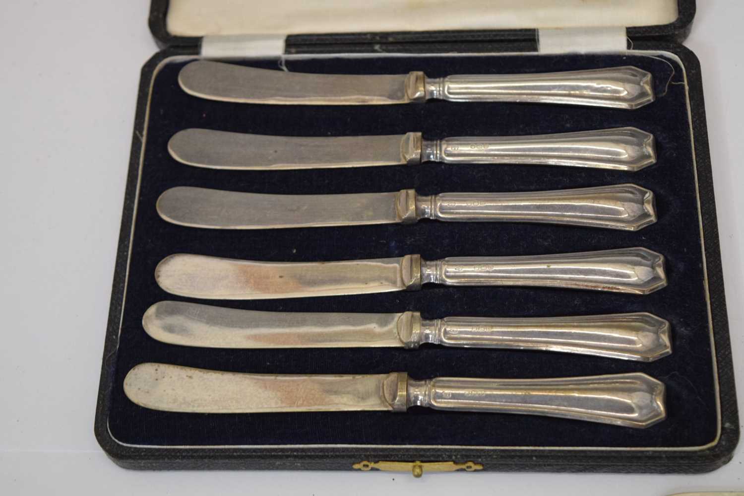 Cased set of six George V silver handled butter knives, cased pair of silver plated fish servers, et - Image 3 of 13