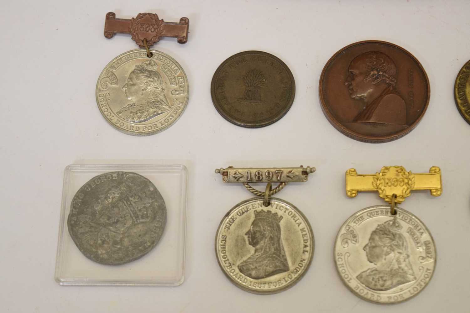 Quantity of GB medallions, trade tokens, gaming tokens, etc - Image 4 of 5