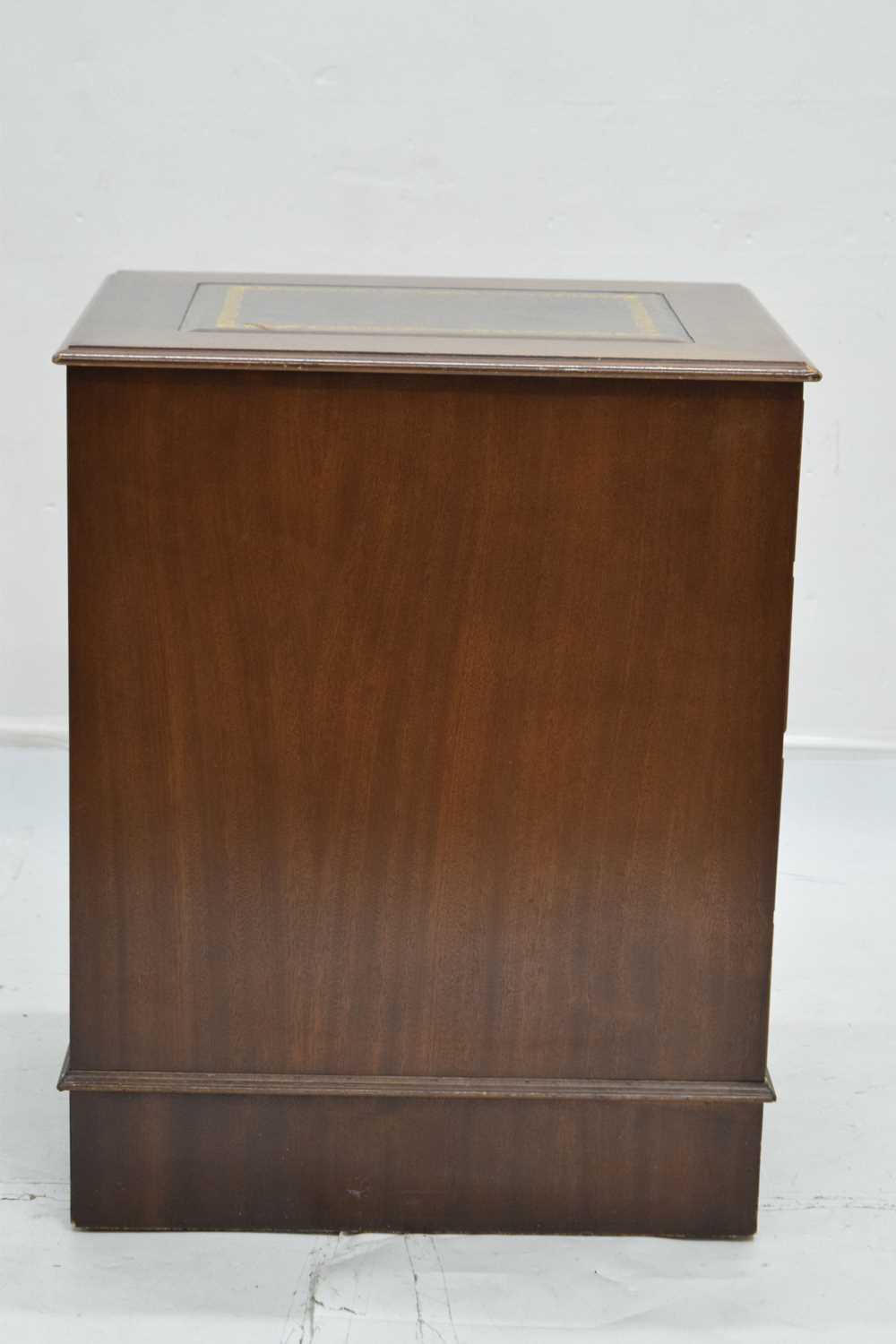 Reproduction mahogany pedestal two drawer filing cabinet - Image 4 of 7