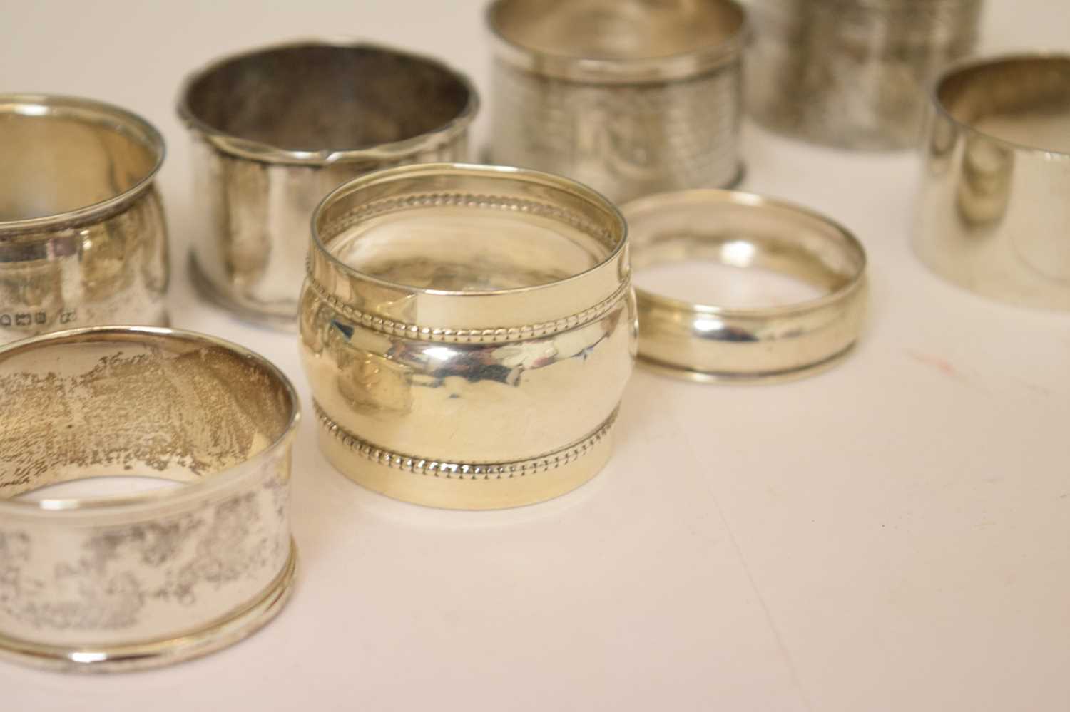 Ten late 19th/early 20th century silver napkin rings - Bild 3 aus 9