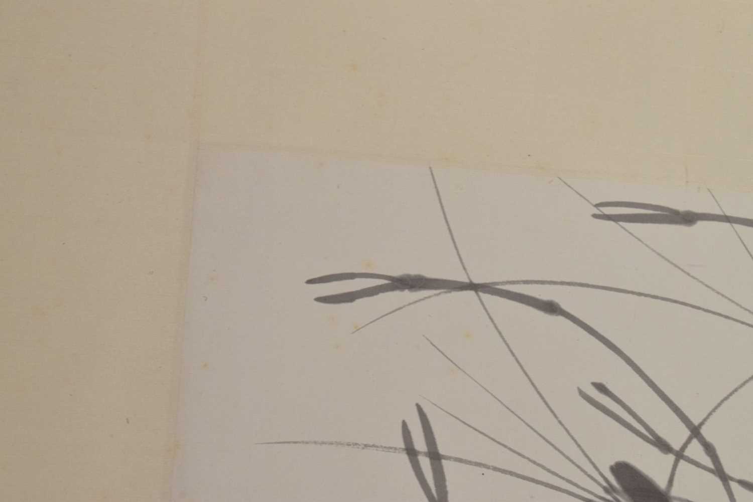 Manner of Qi Baishi (1864 - 1957) - Chinese watercolour scroll, nine shrimps or crayfish - Image 12 of 18