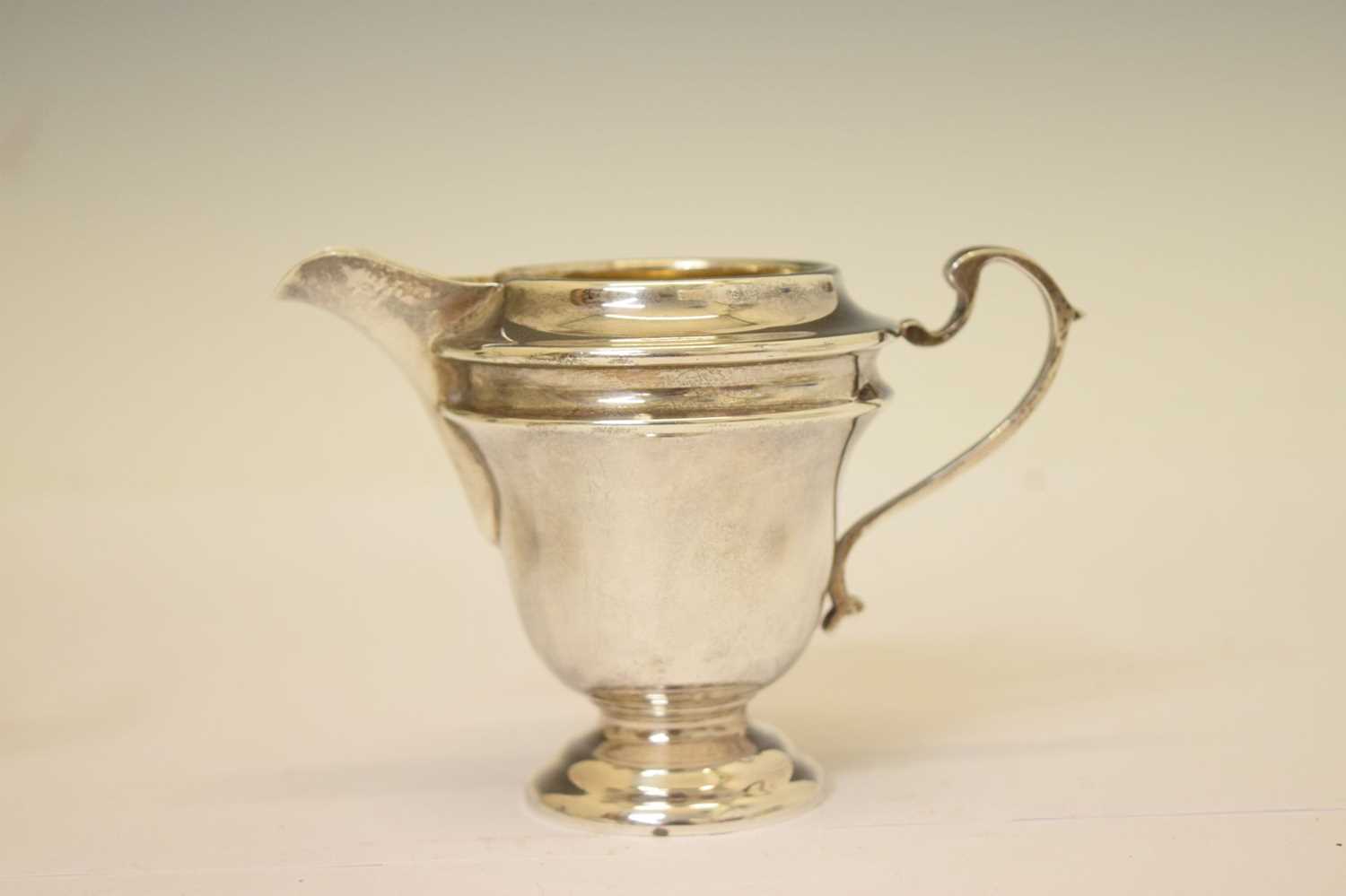 George V silver twin-handled pedestal bowl, George V cream jug, etc - Image 6 of 10
