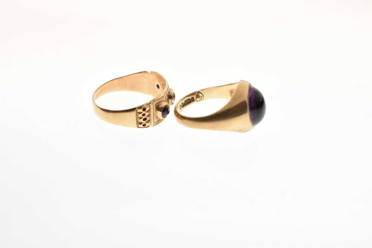 Amethyst cabochon 9ct gold ring, and an amethyst and diamond 9ct gold ring (2) - Image 5 of 6