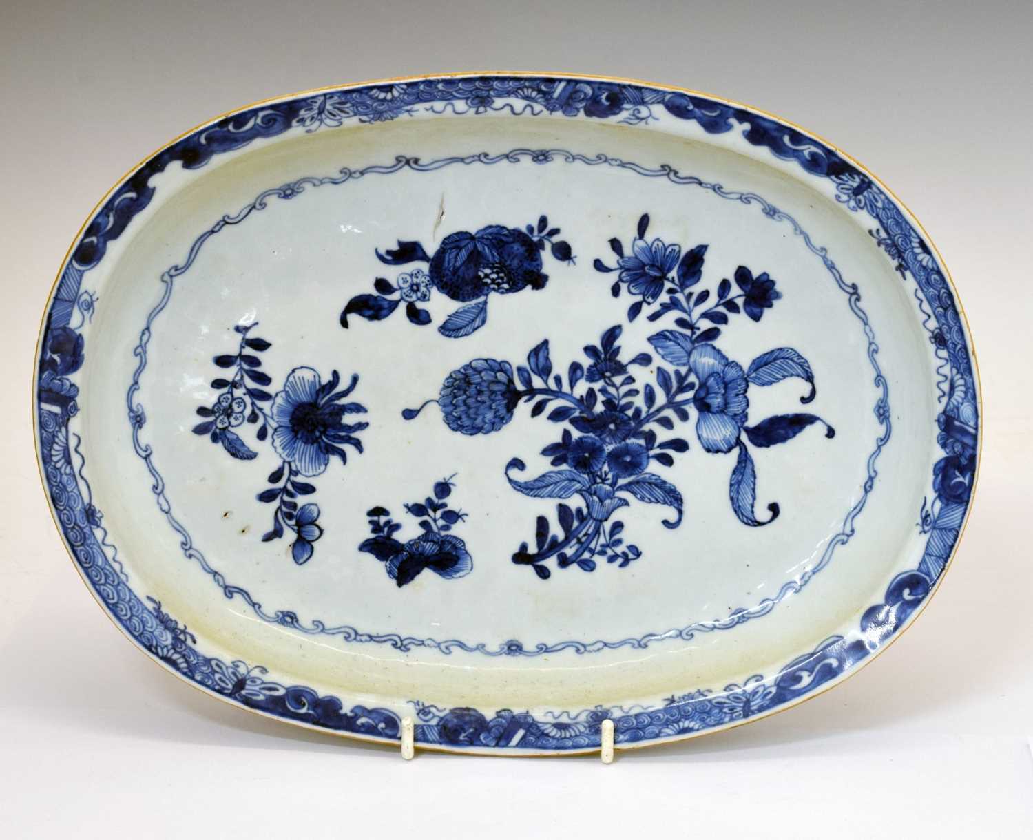 Chinese export porcelain blue and white oval dish