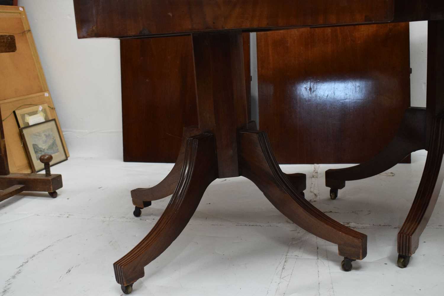 Late Georgian mahogany twin pillar extending dining table - Image 5 of 10