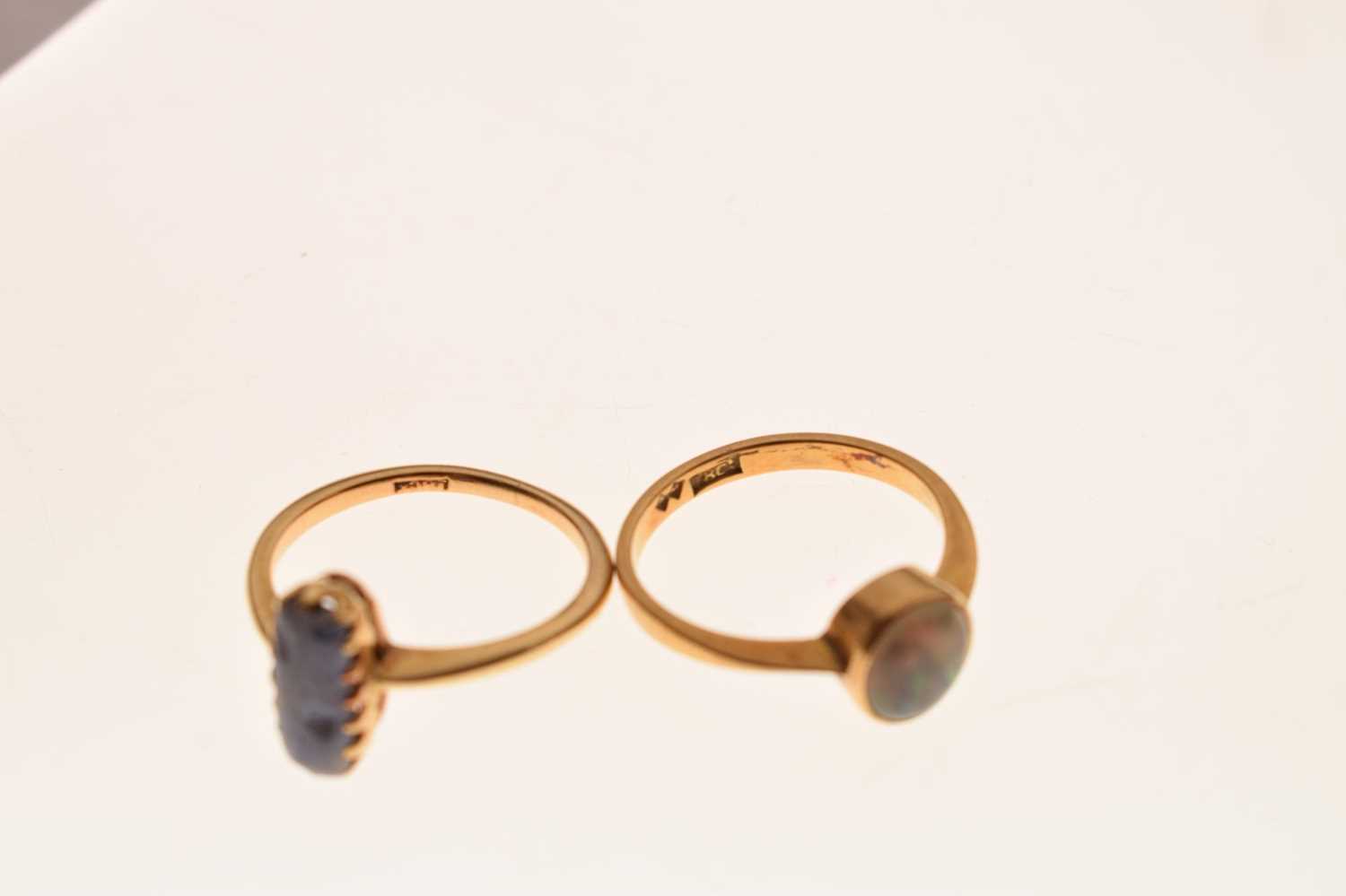 Two 18ct yellow gold opal set rings - Bild 5 aus 6