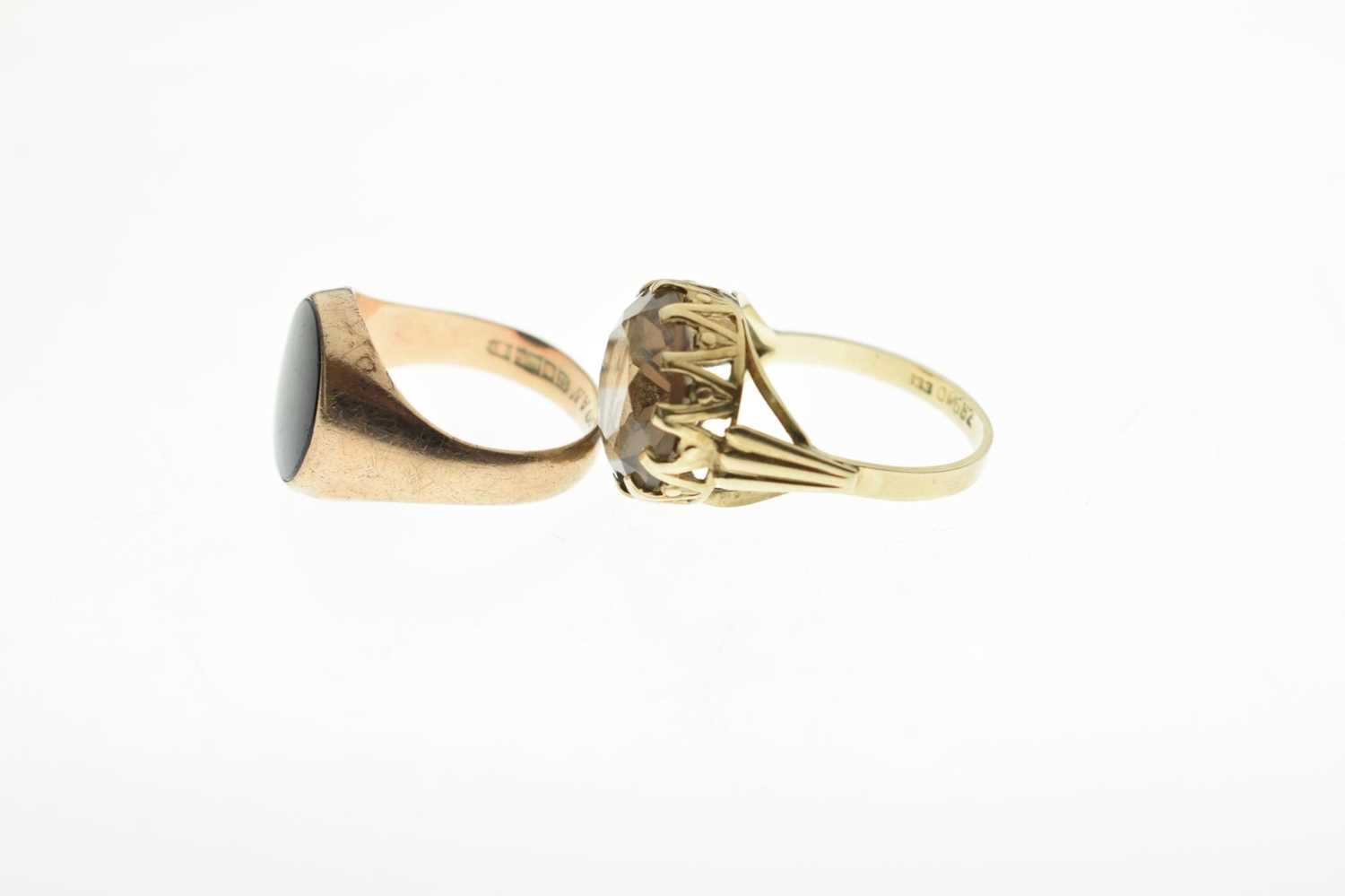 Smokey quartz ring, and a 9ct gold onyx signet ring (2) - Image 2 of 6