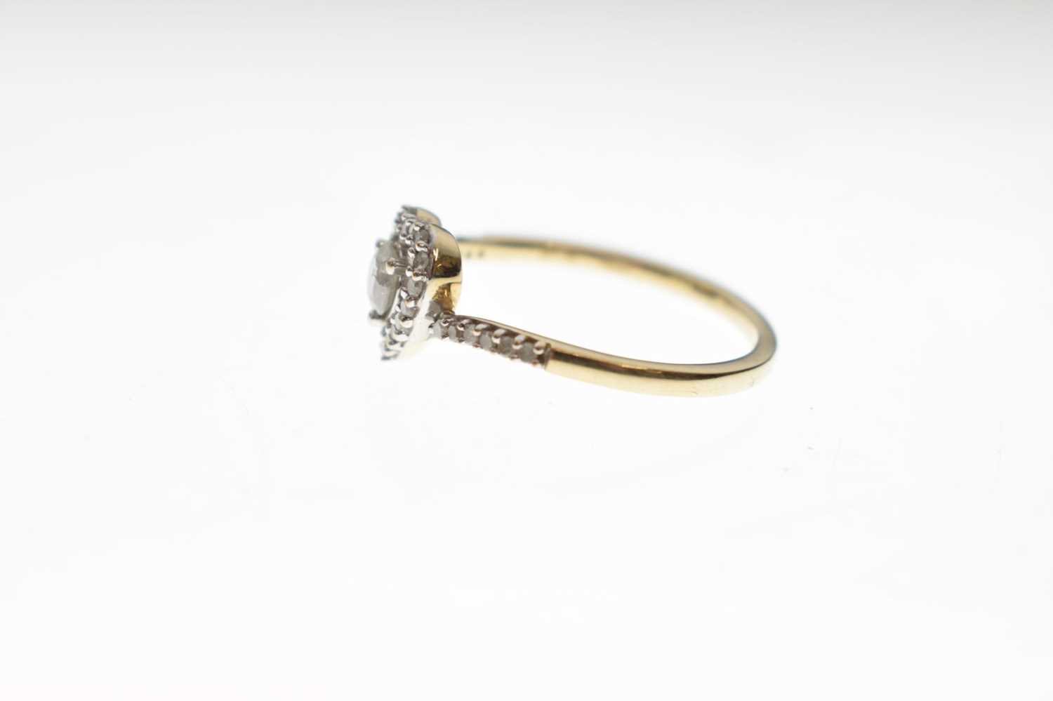 9ct gold diamond set heart-shaped ring - Image 3 of 6