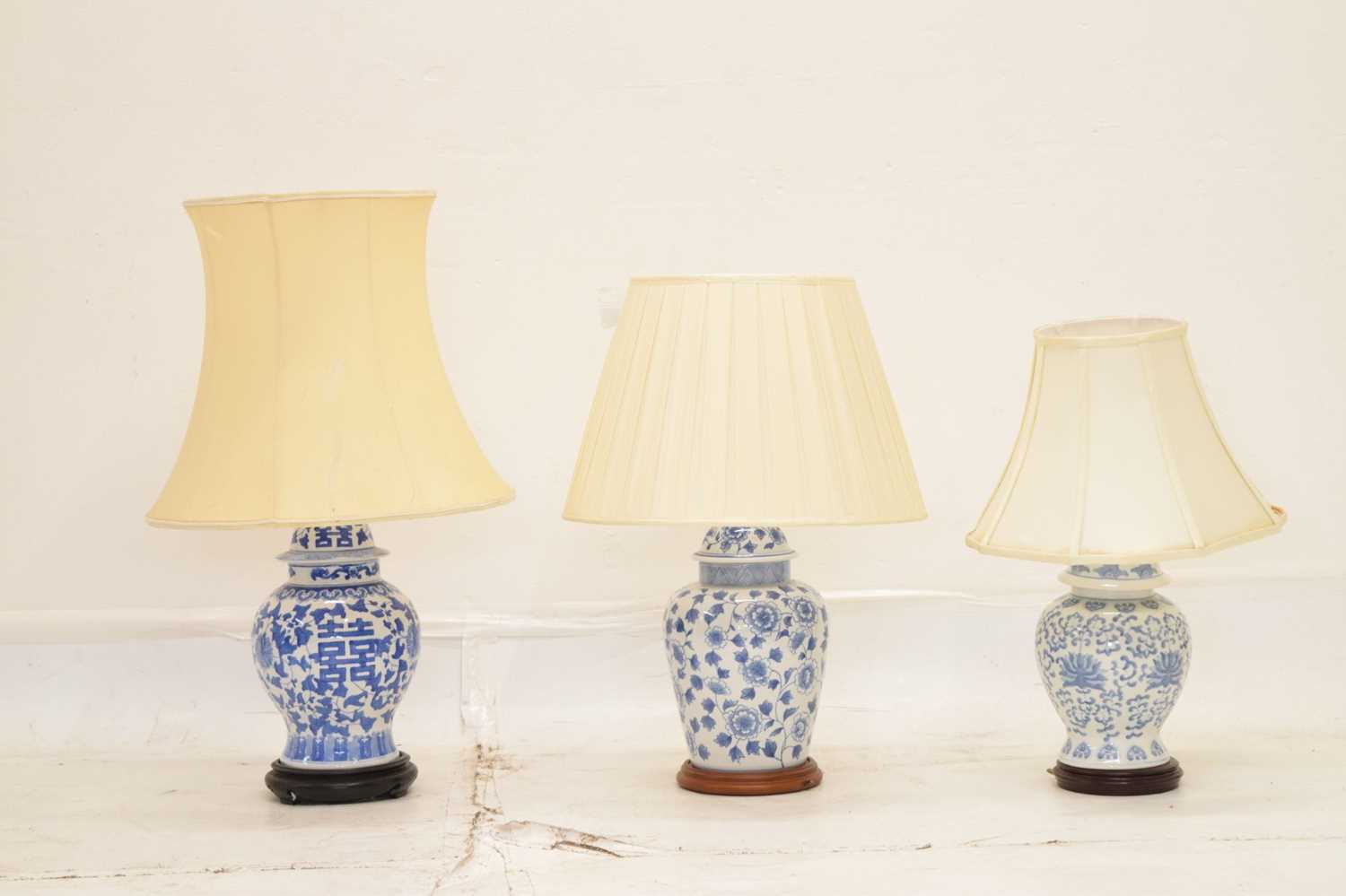 Three modern Chinese blue and white table lamps - Image 2 of 11