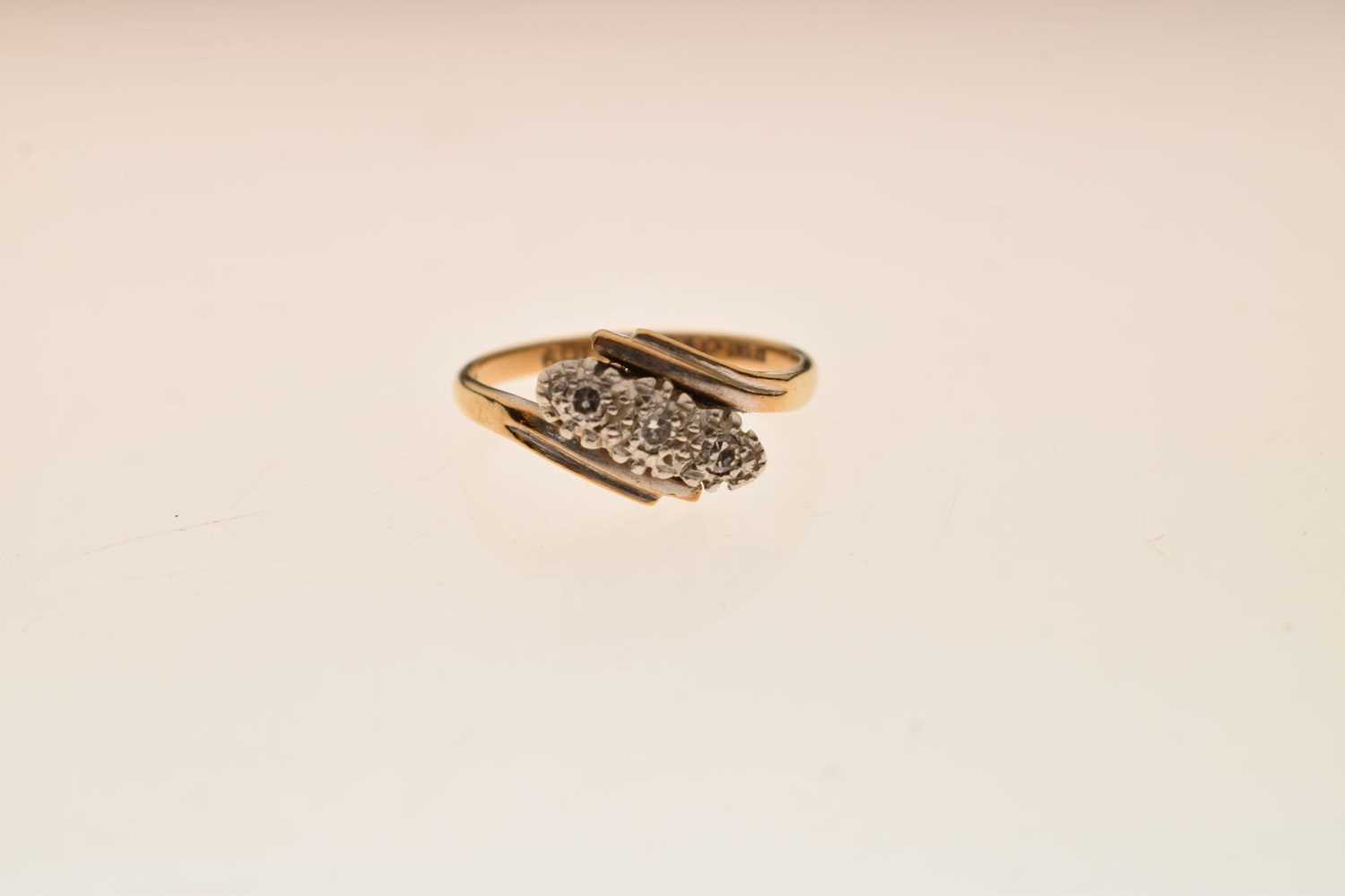 Diamond three-stone crossover ring - Bild 6 aus 6