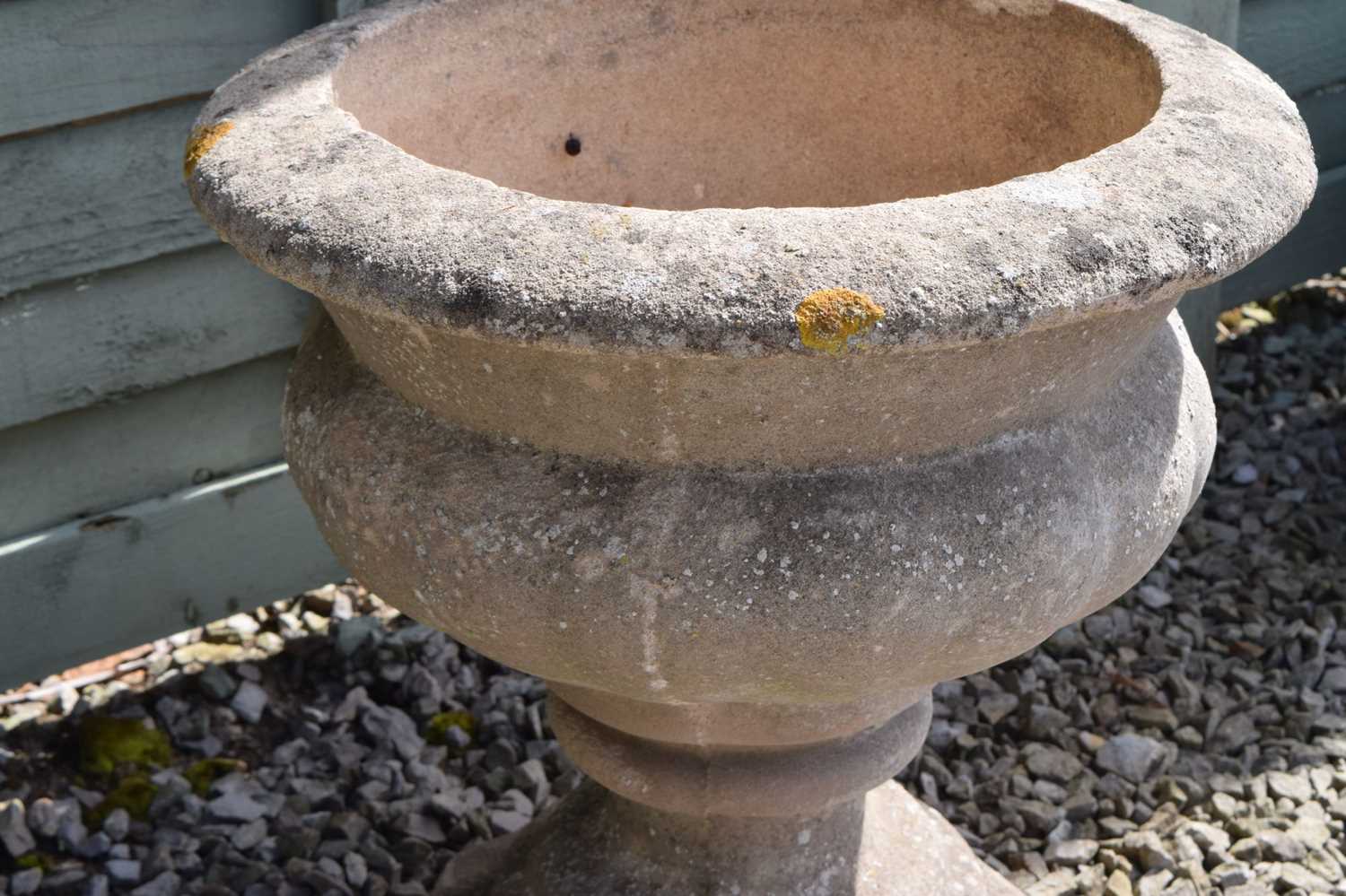 Small composition stone garden pedestal urn - Image 3 of 5