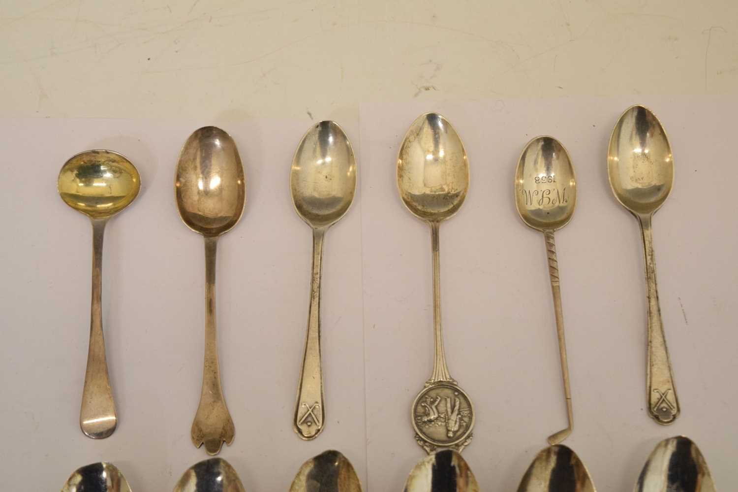 Set of six George III silver Fiddle pattern teaspoons, etc - Image 2 of 7