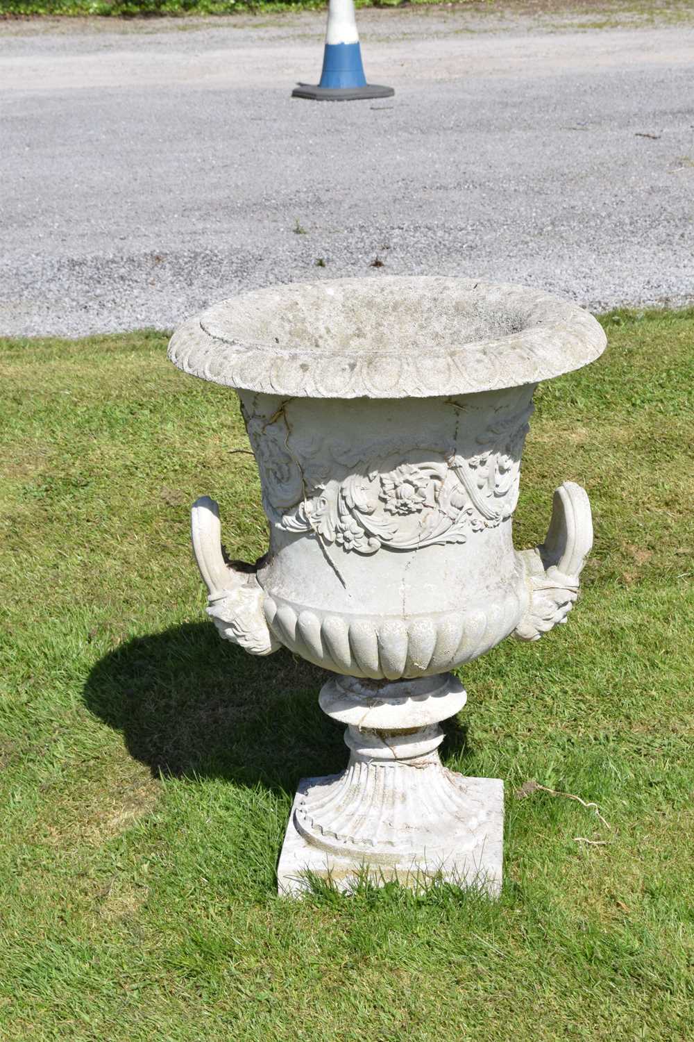 Composition stone garden urn and pedestal - Image 6 of 11