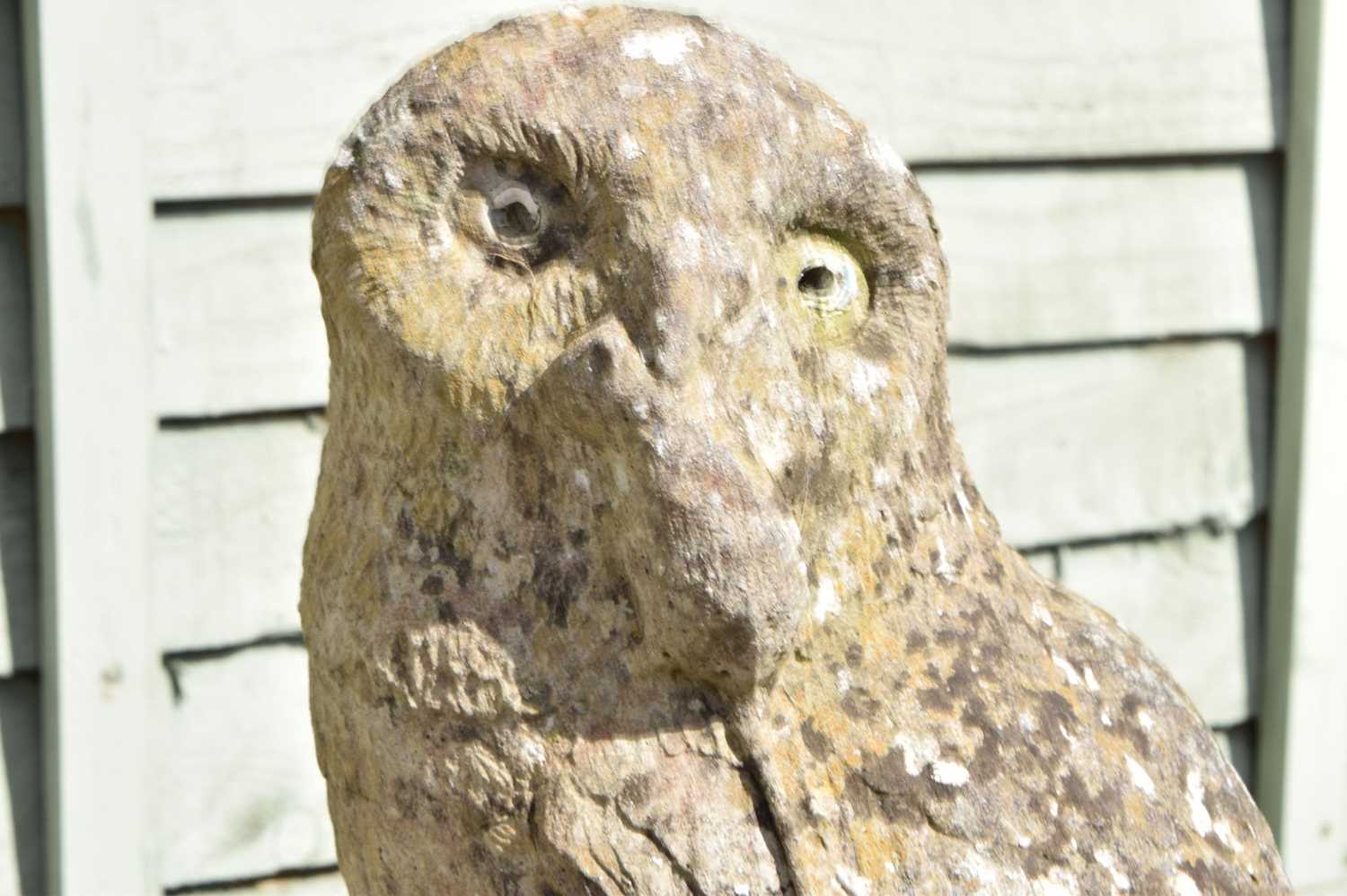 Composition stone garden ornament of a perched owl - Image 3 of 4