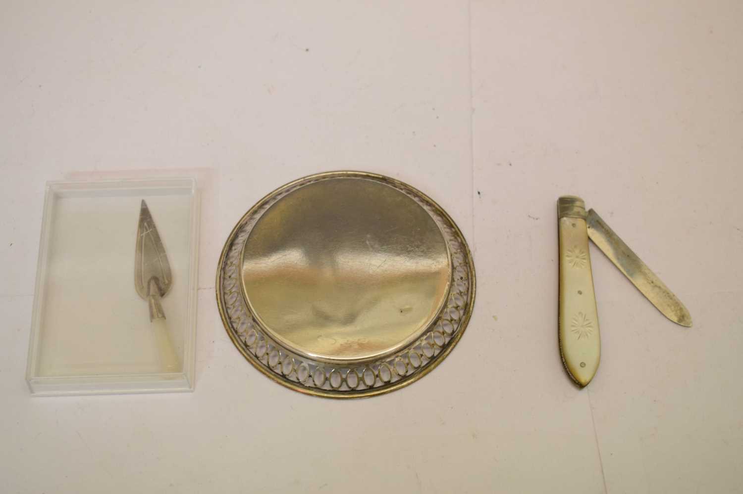 Collection of silver to include an Edward VII silver miniature three-piece tea set and tray, etc - Image 13 of 17