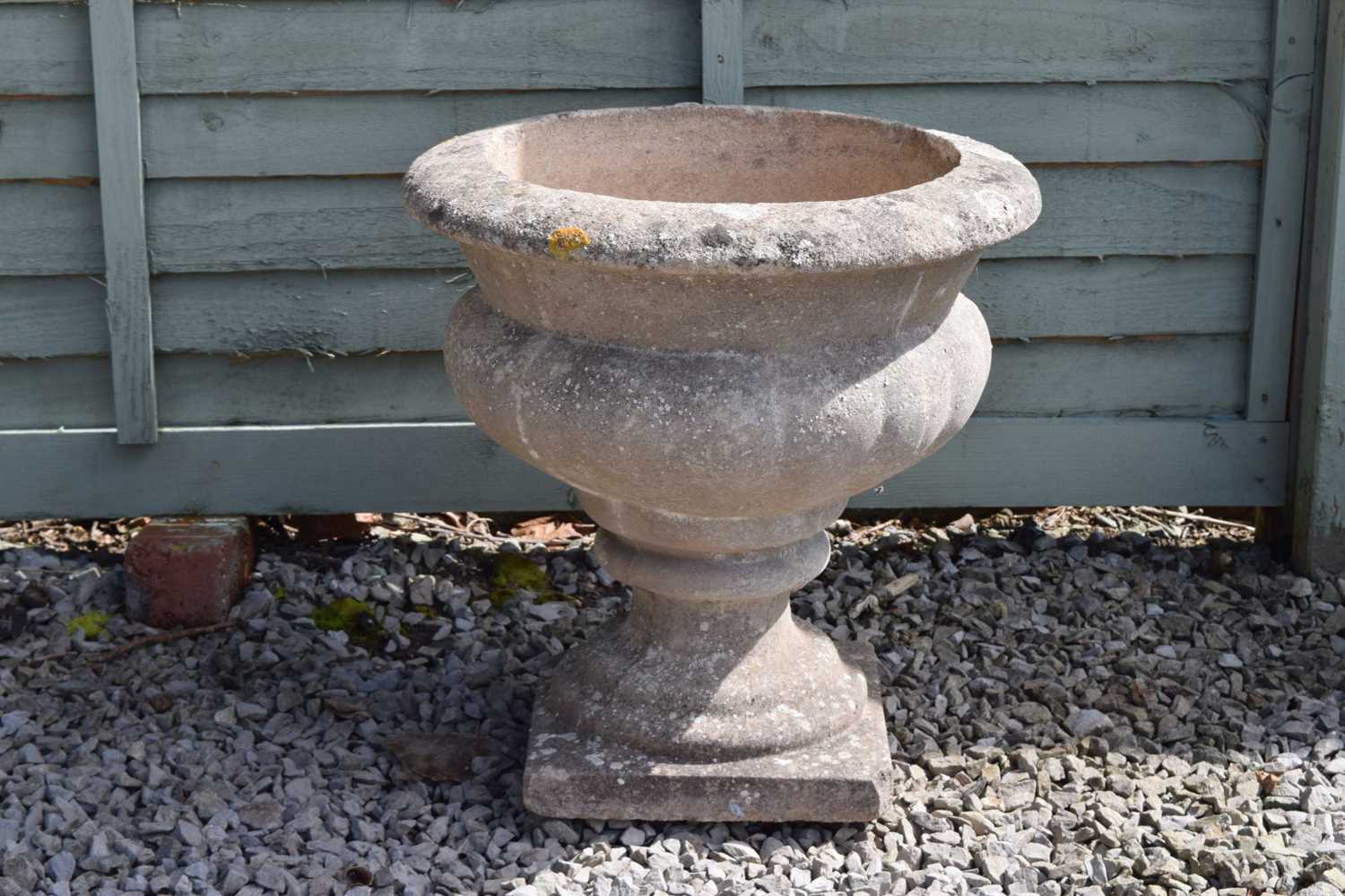 Small composition stone garden pedestal urn - Image 2 of 5